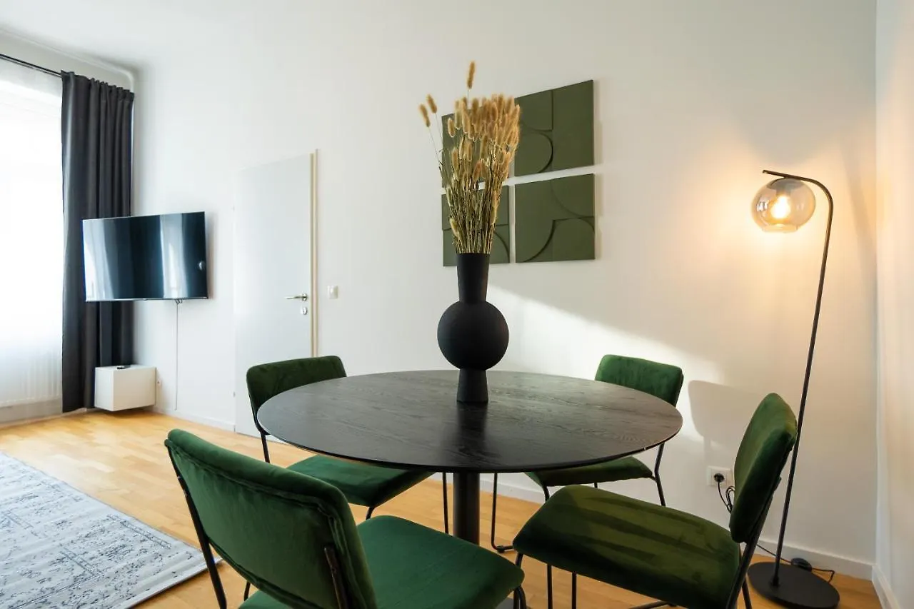 Belvedere Castle View: Chic City Apartment Vienna Austria