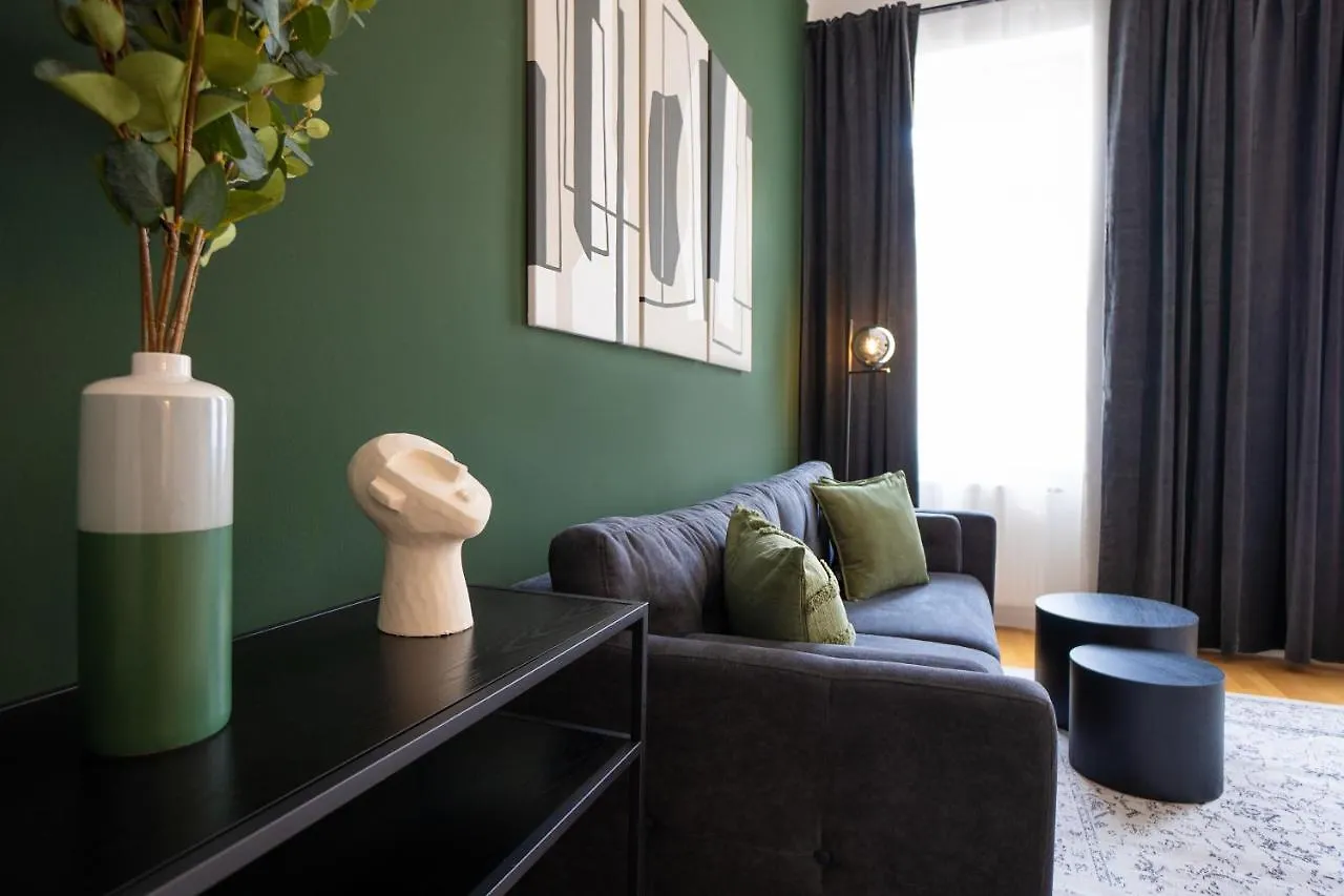 Belvedere Castle View: Chic City Apartment Vienna