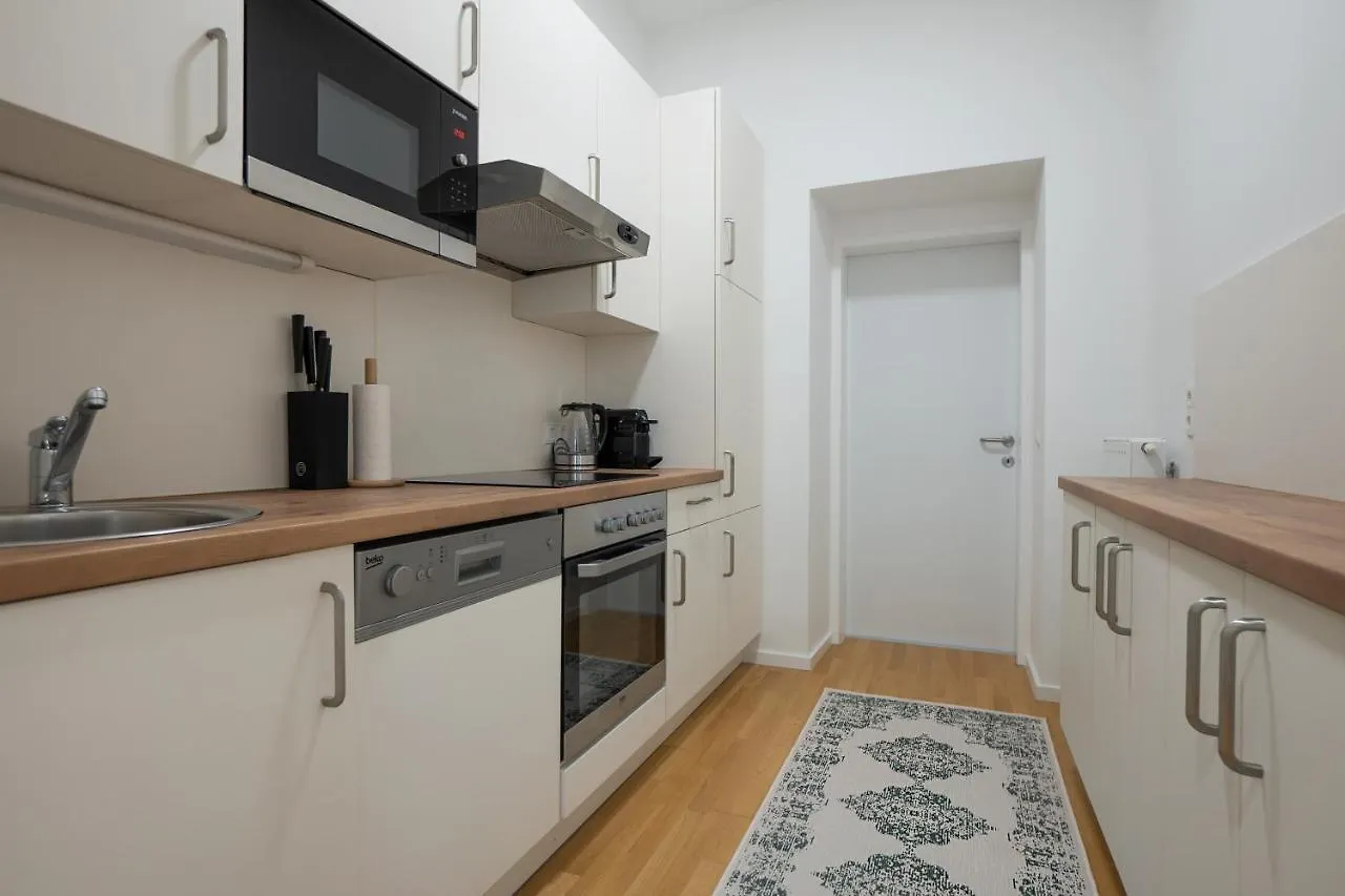 Belvedere Castle View: Chic City Apartment Vienna