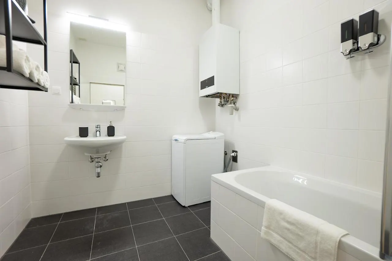 Belvedere Castle View: Chic City Apartment Vienna