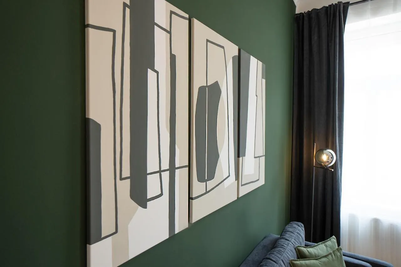 Belvedere Castle View: Chic City Apartment Vienna Austria