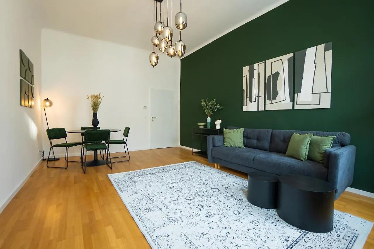 Belvedere Castle View: Chic City Apartment Vienna 0*,  Austria